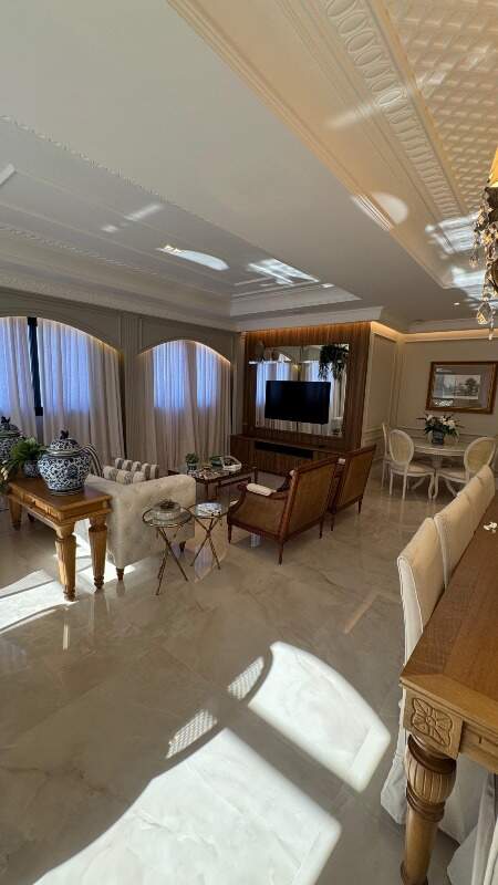 Apartamento à venda no Meia Praia: 