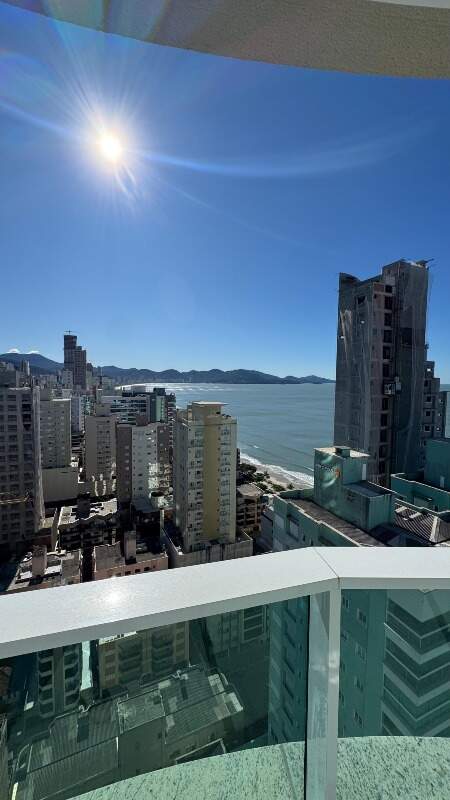 Apartamento à venda no Meia Praia: 