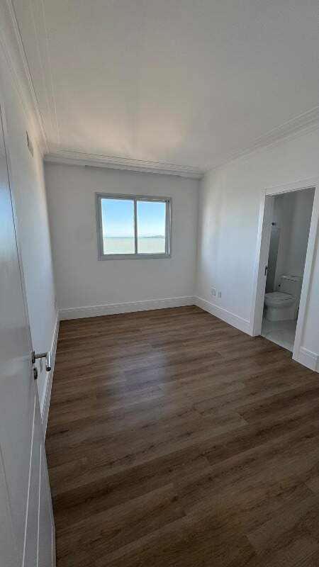 Apartamento à venda no Meia Praia: 