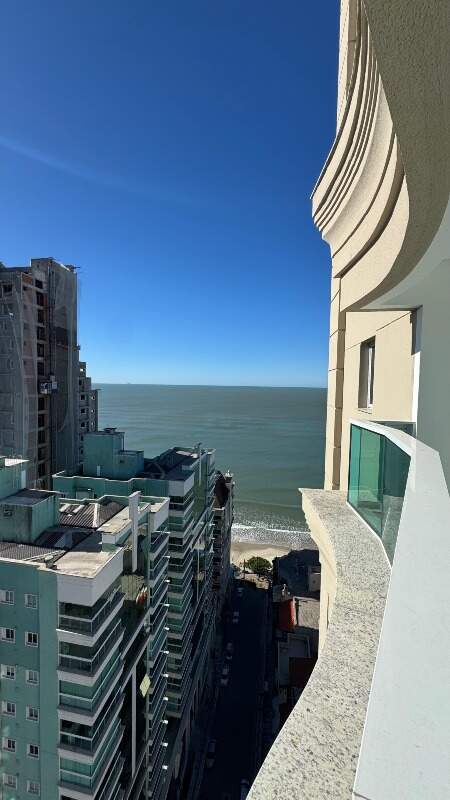Apartamento à venda no Meia Praia: 