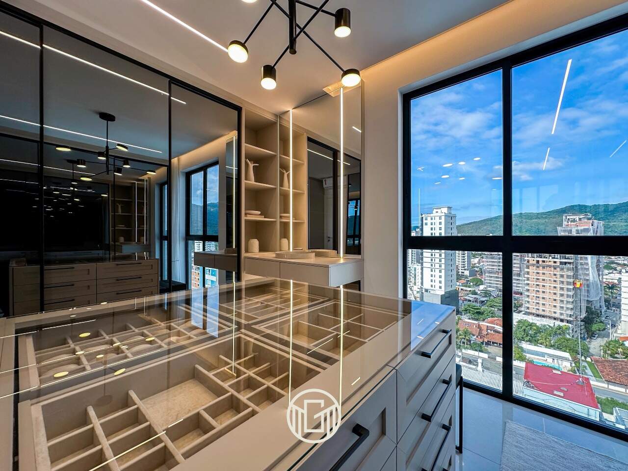 Apartamento à venda no Balneário Perequê: