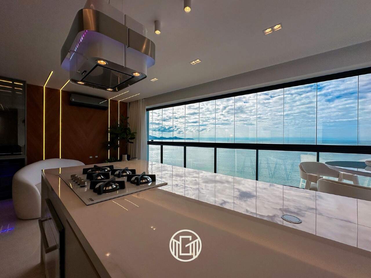 Apartamento à venda no Balneário Perequê: