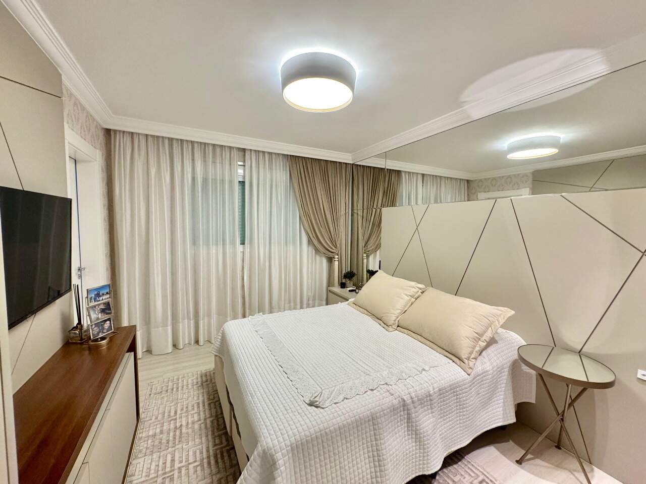 Apartamento à venda no Meia Praia: