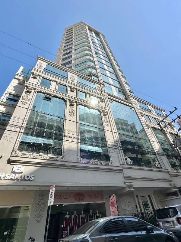 Apartamento à venda no Meia Praia: 