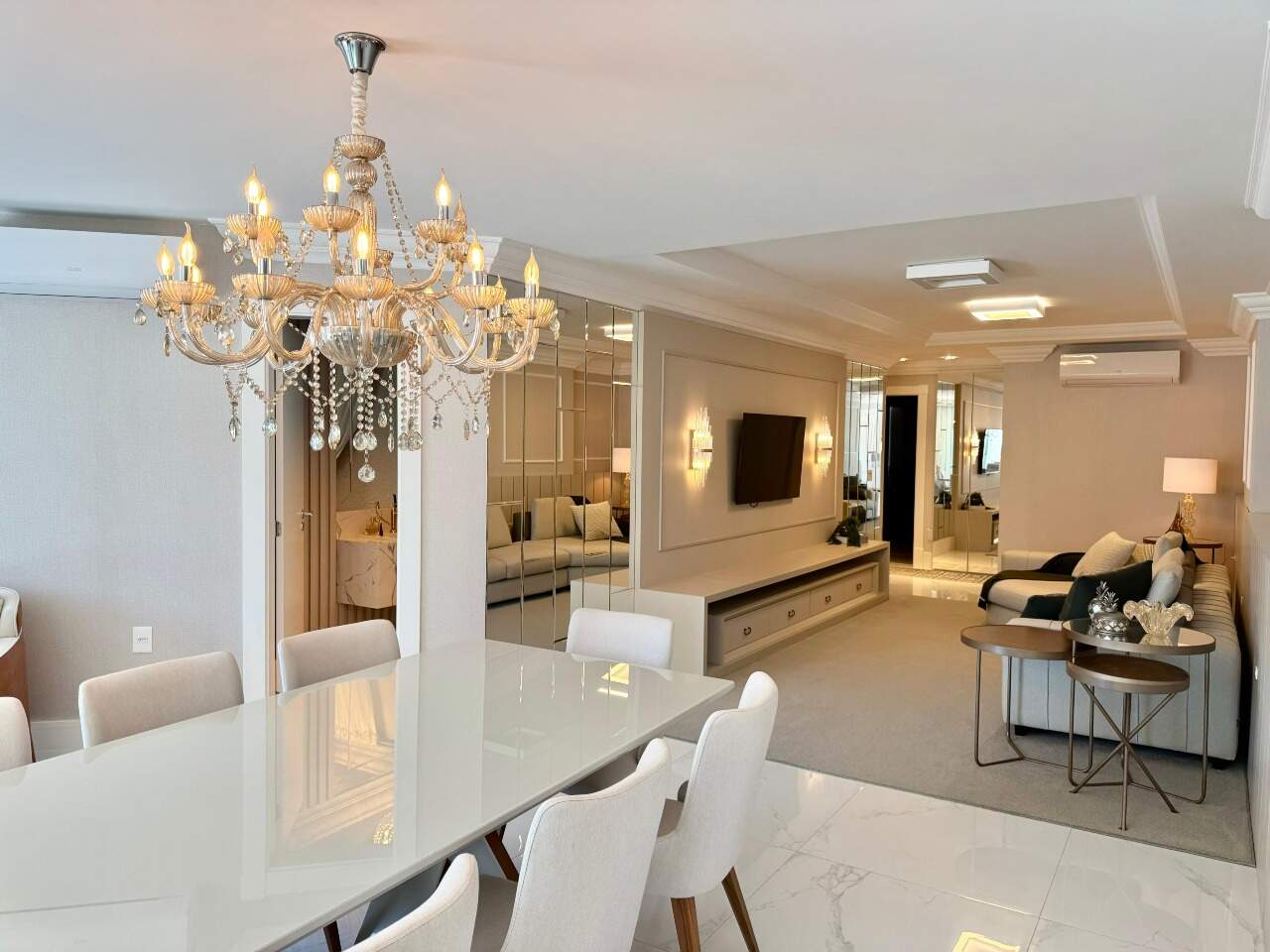 Apartamento à venda no Meia Praia: