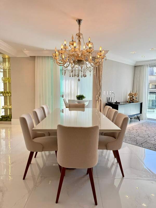 Apartamento à venda no Meia Praia: