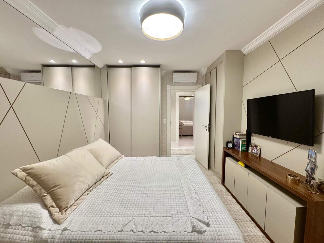 Apartamento à venda no Meia Praia: