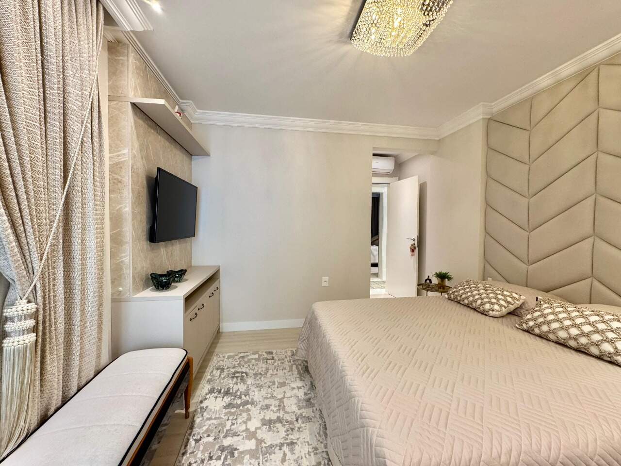 Apartamento à venda no Meia Praia: