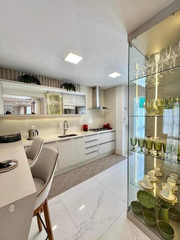 Apartamento à venda no Meia Praia: