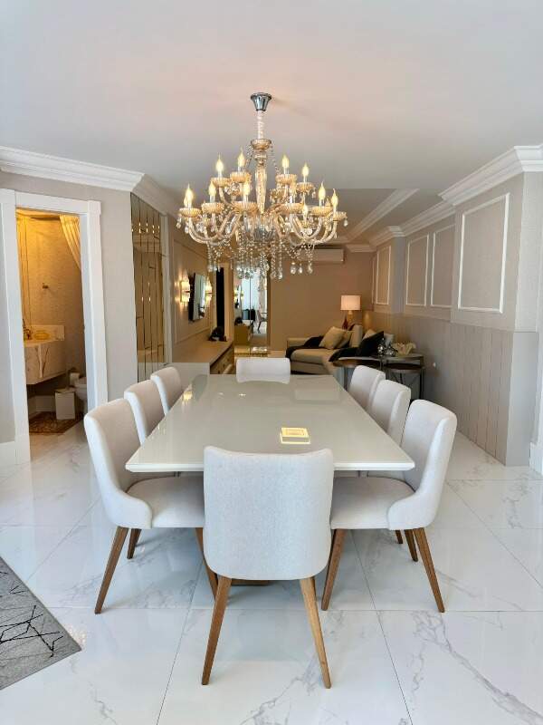 Apartamento à venda no Meia Praia: