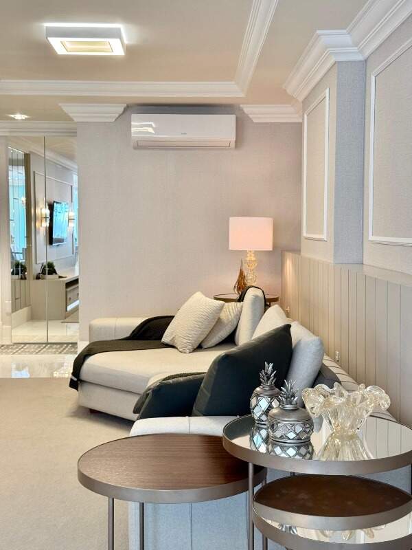 Apartamento à venda no Meia Praia: