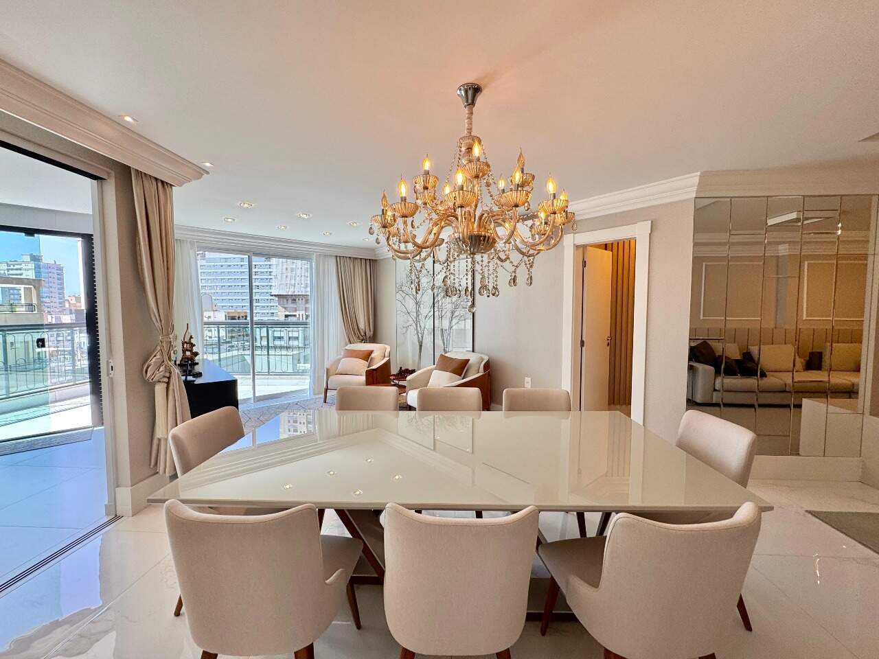 Apartamento à venda no Meia Praia: 