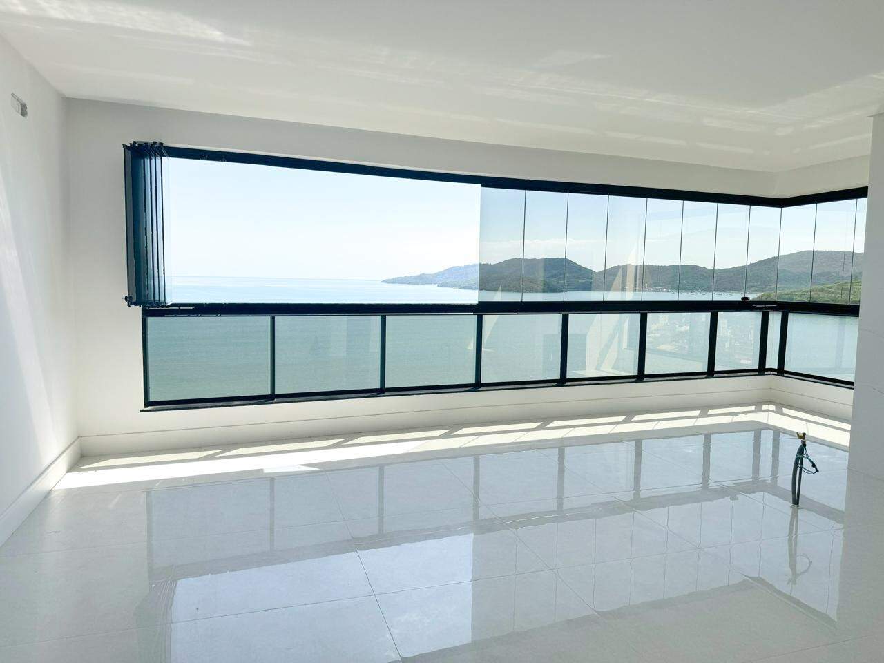 Apartamento à venda no Balneário Perequê: