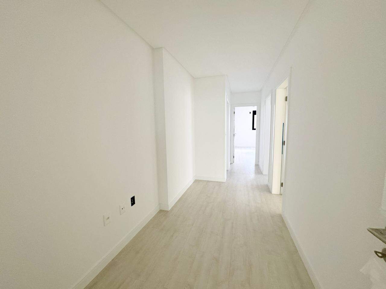Apartamento à venda no Meia Praia: