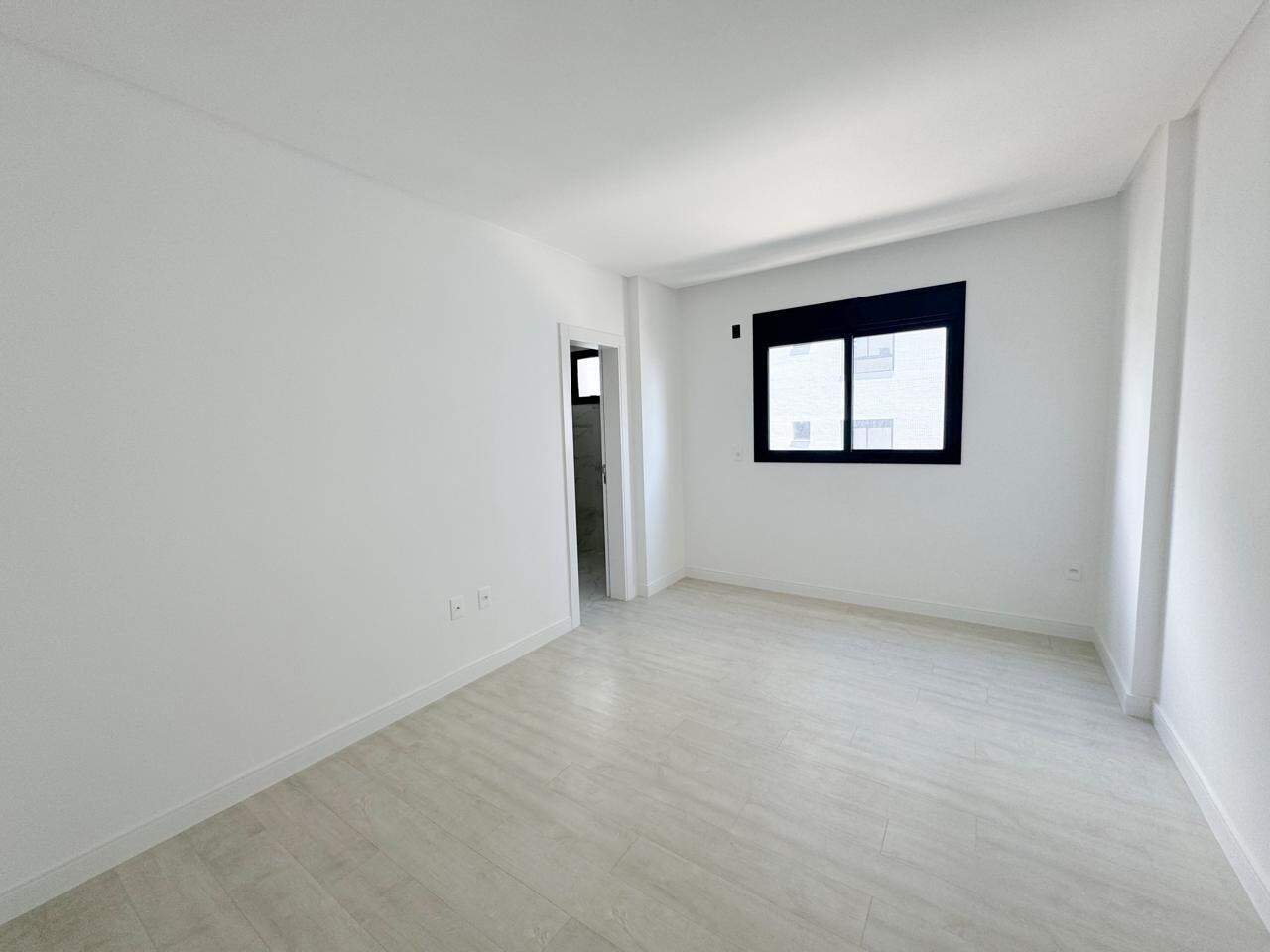 Apartamento à venda no Meia Praia: