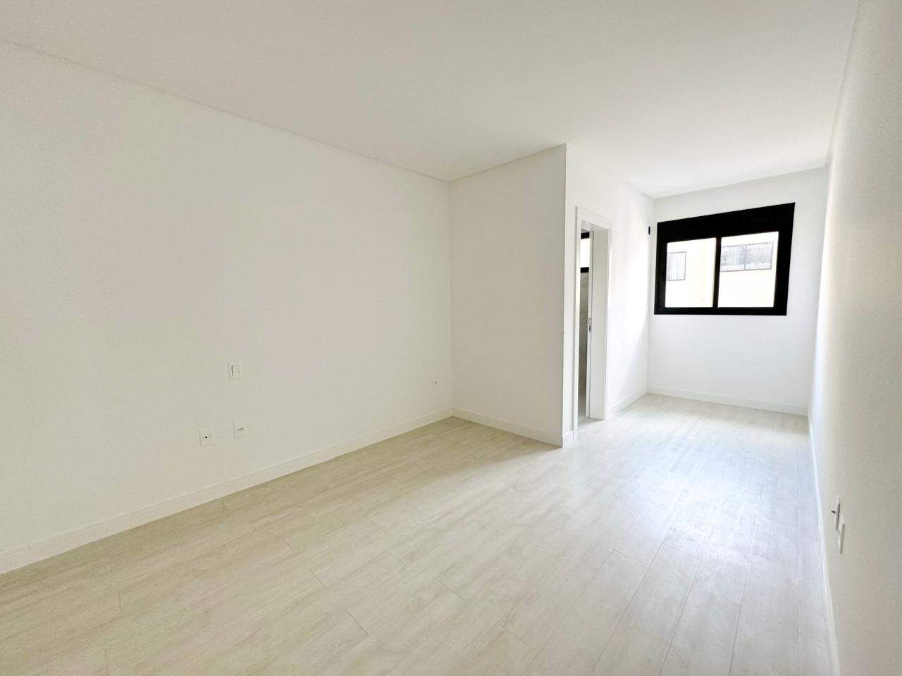 Apartamento à venda no Meia Praia: