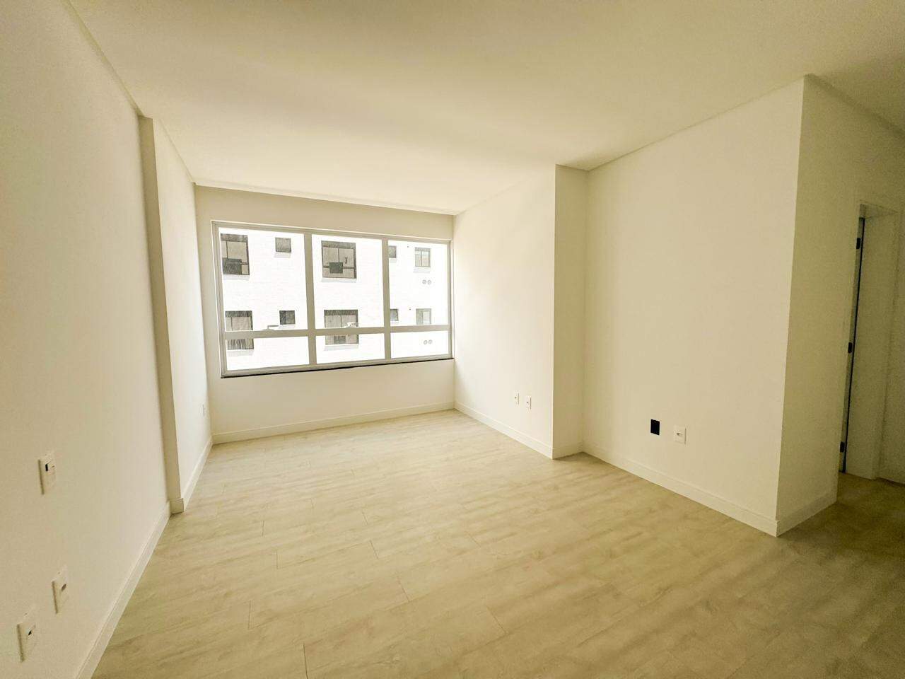 Apartamento à venda no Meia Praia: