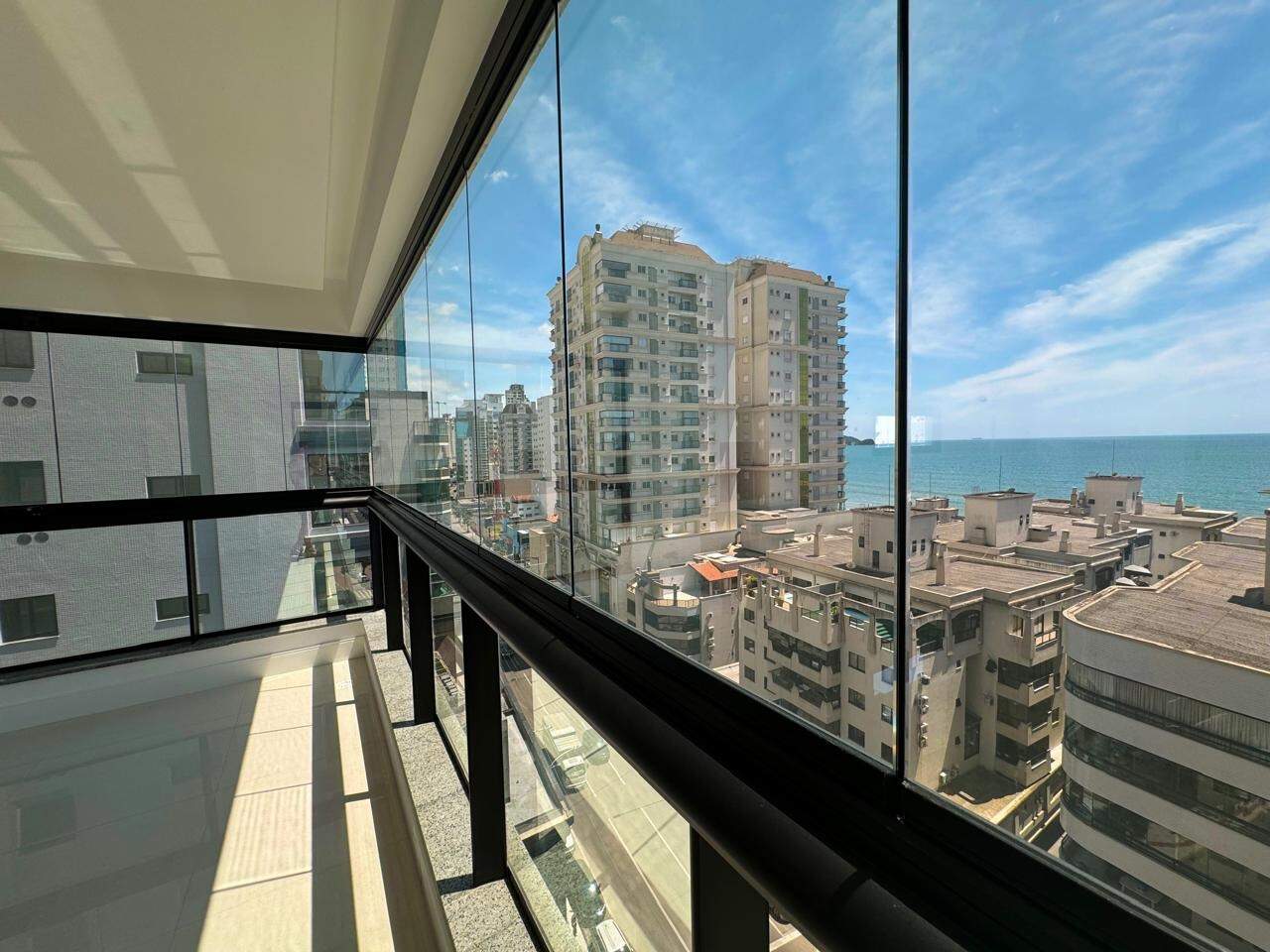 Apartamento à venda no Meia Praia: