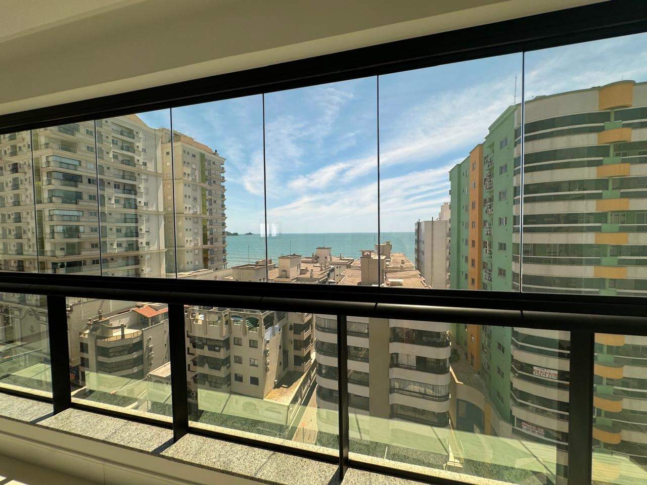 Apartamento à venda no Meia Praia: