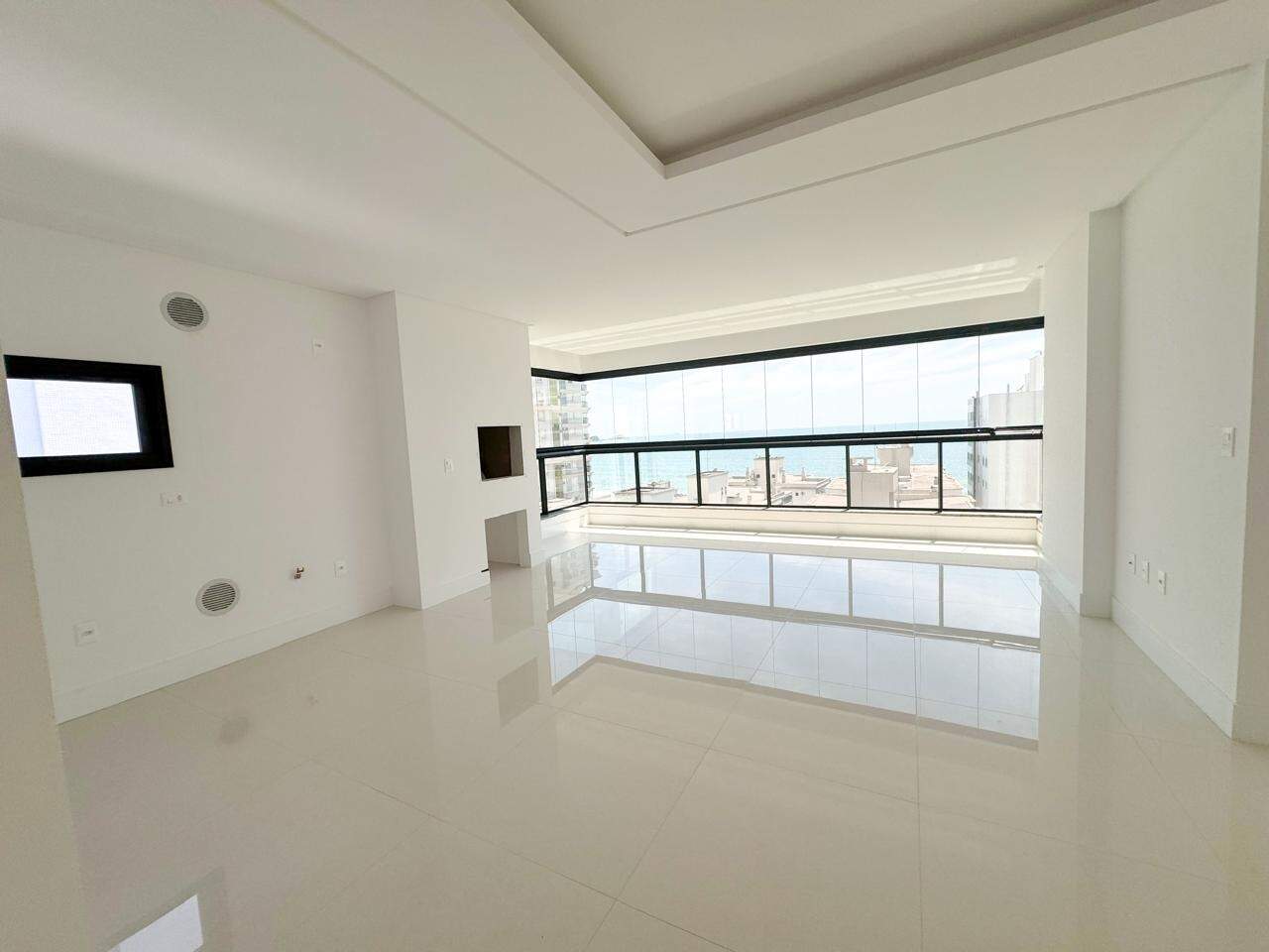 Apartamento à venda no Meia Praia: 