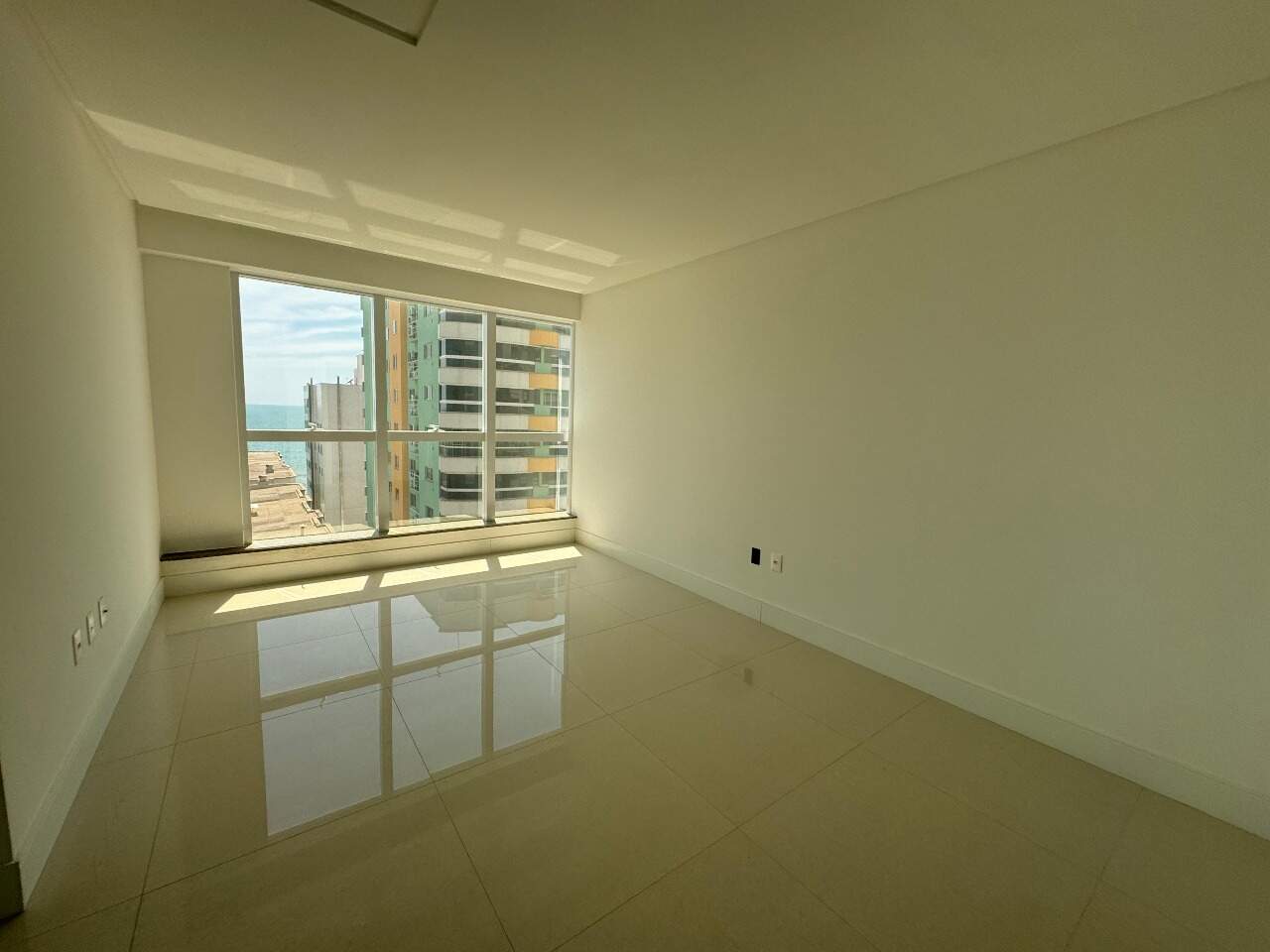 Apartamento à venda no Meia Praia: