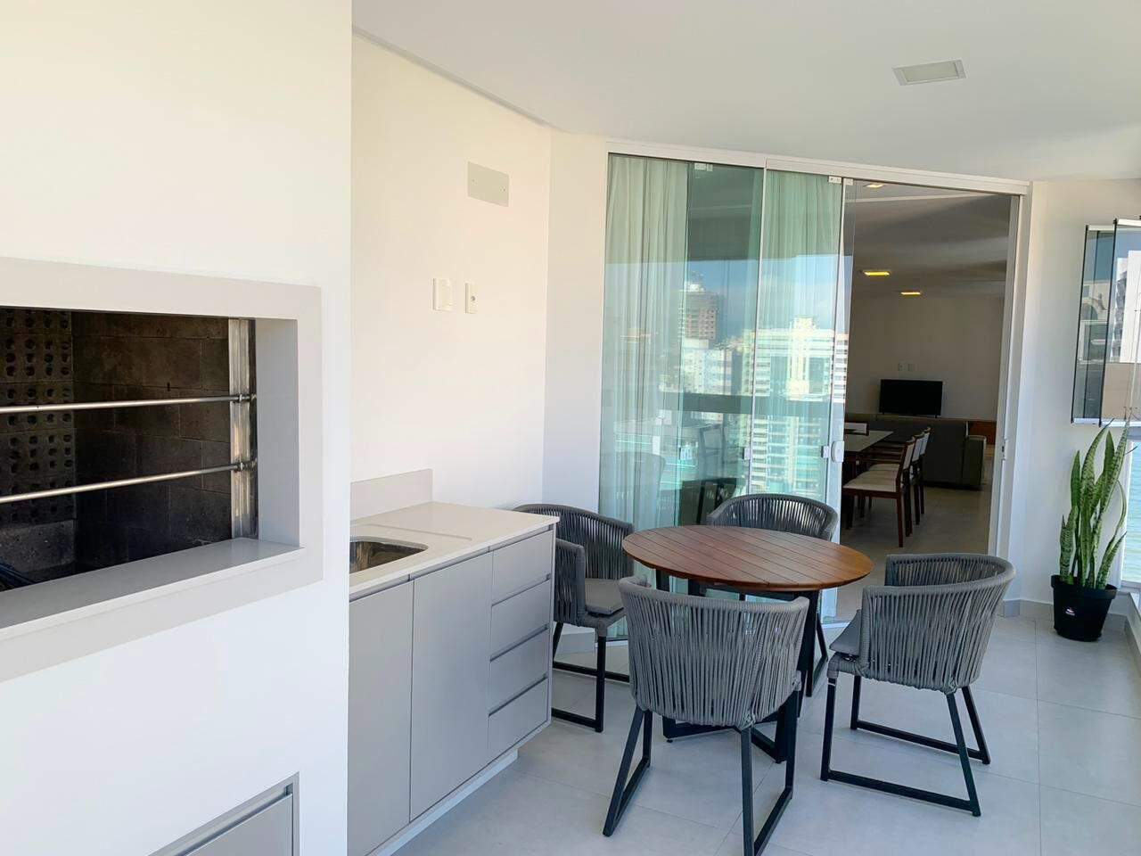 Apartamento à venda no Meia Praia: 