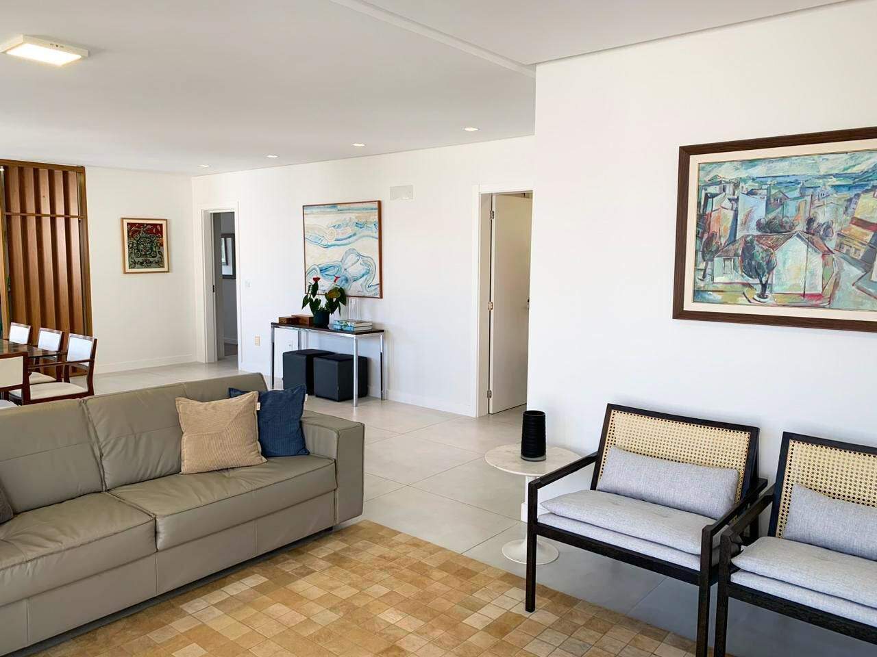 Apartamento à venda no Meia Praia: 