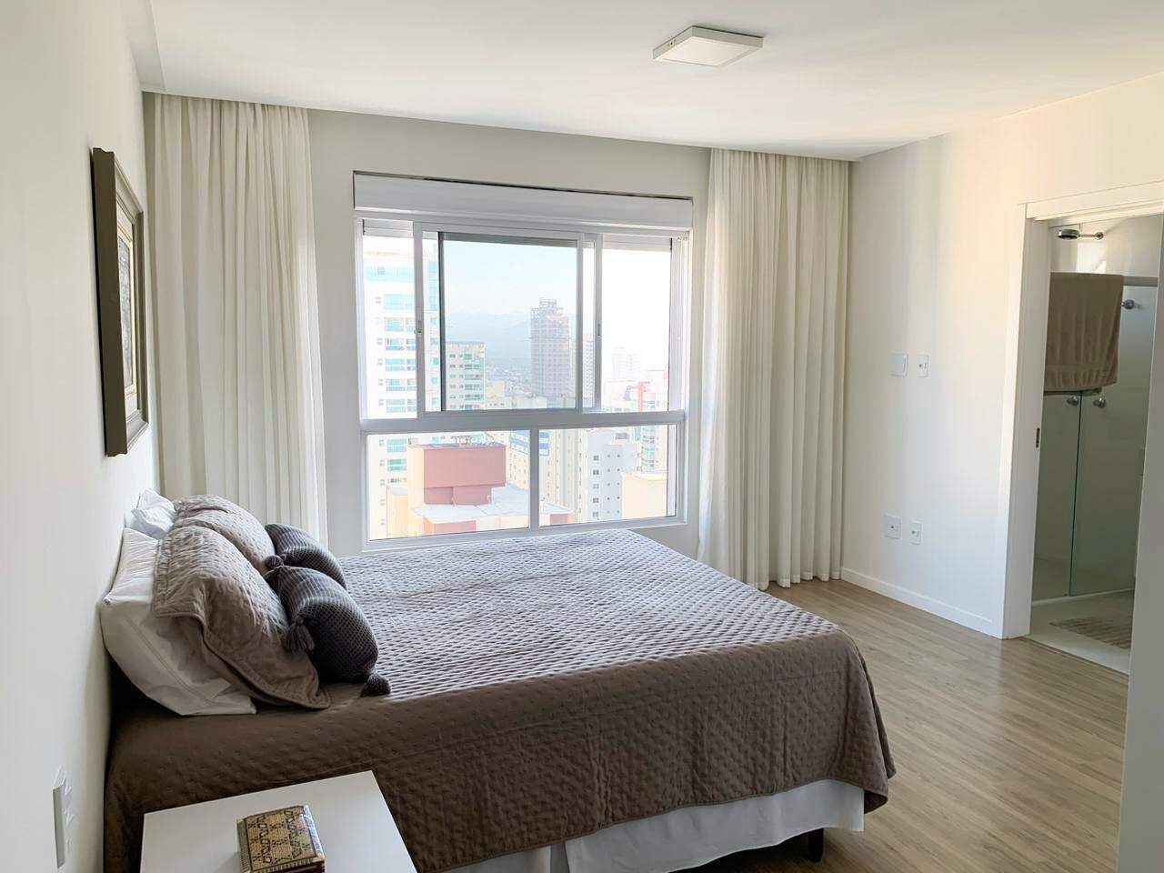 Apartamento à venda no Meia Praia: 