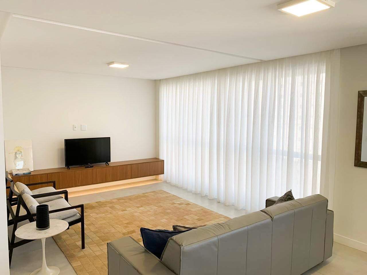 Apartamento à venda no Meia Praia: 