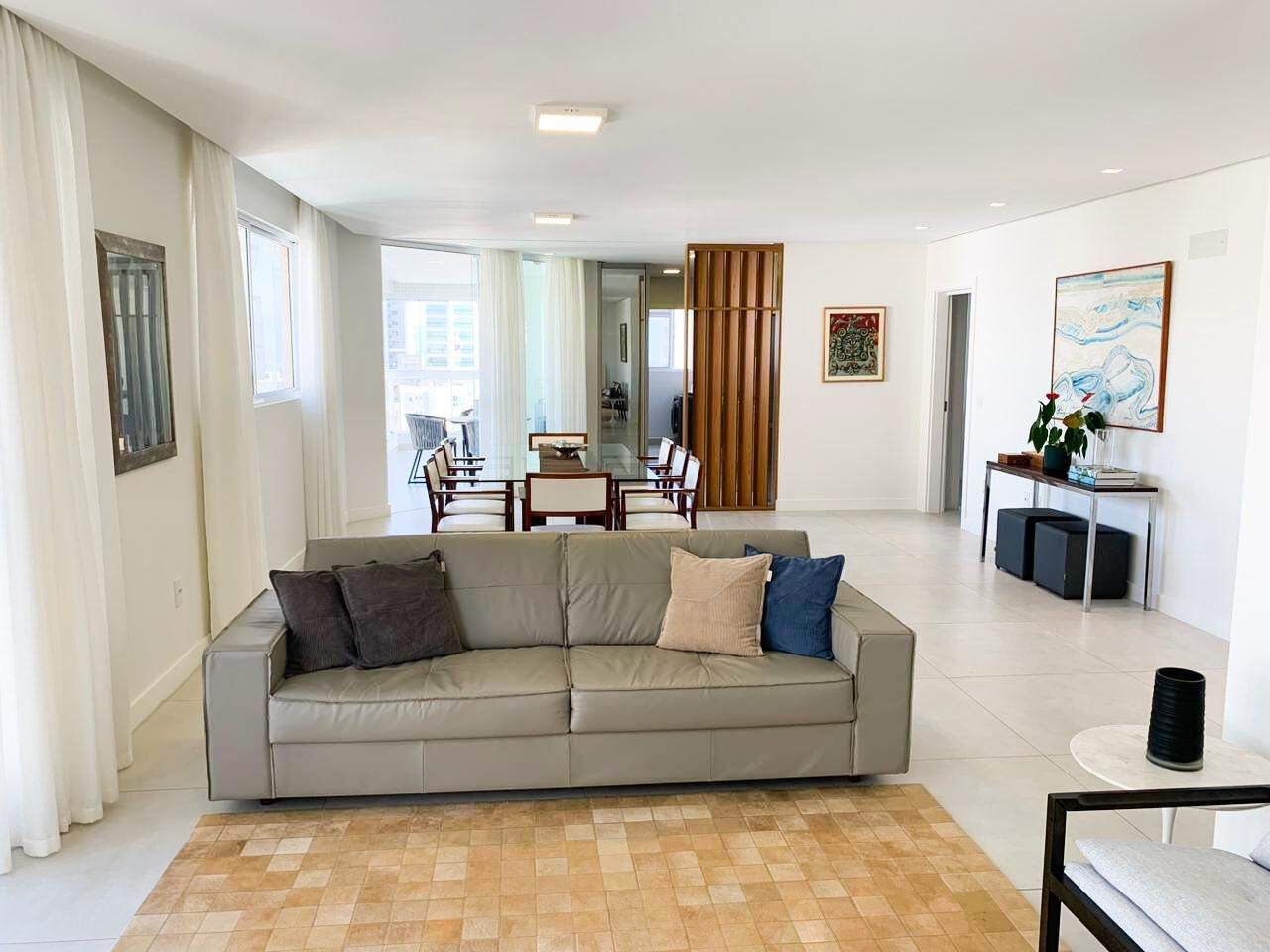 Apartamento à venda no Meia Praia: 