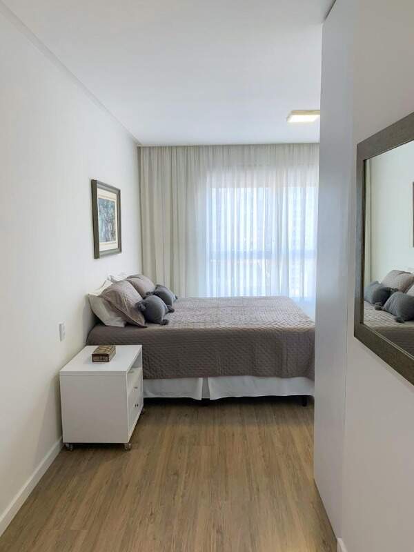 Apartamento à venda no Meia Praia: 