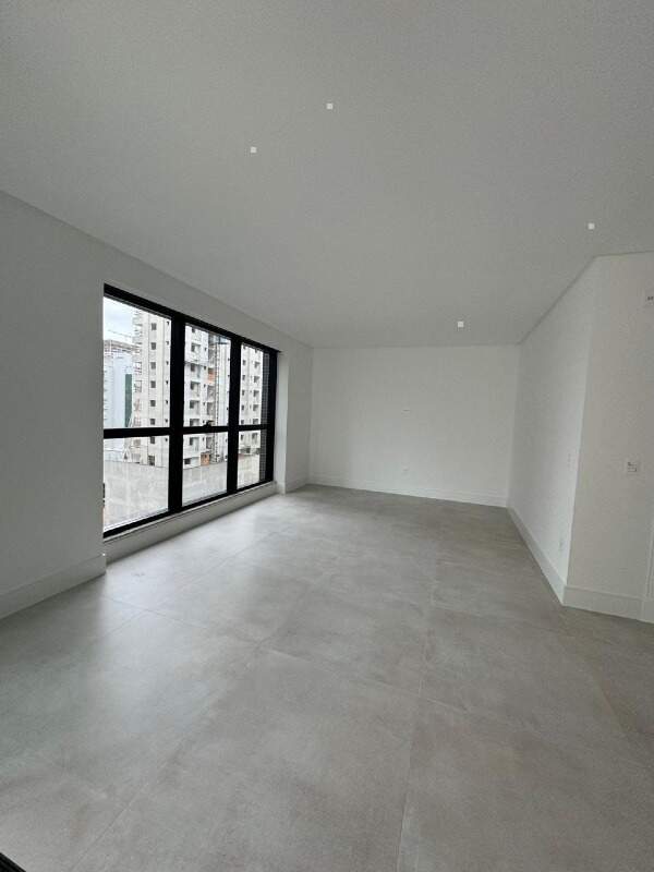 Apartamento à venda no Meia Praia: 