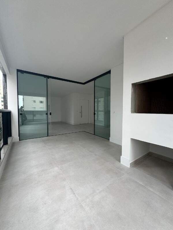 Apartamento à venda no Meia Praia: 