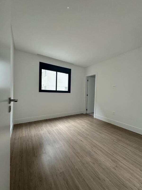 Apartamento à venda no Meia Praia: 