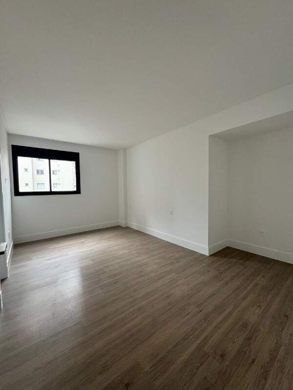 Apartamento à venda no Meia Praia: 