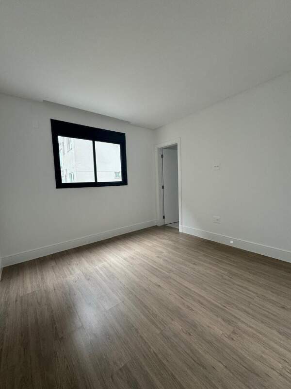 Apartamento à venda no Meia Praia: 