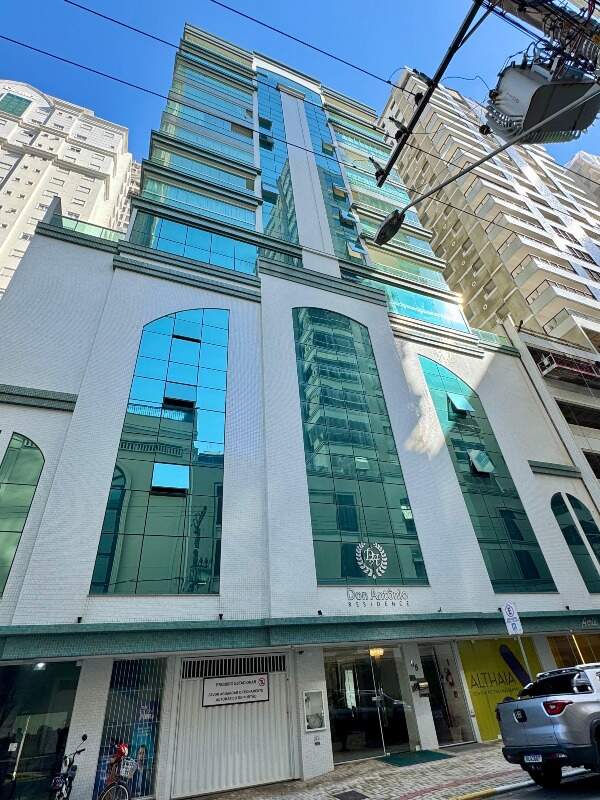 Apartamento à venda no Meia Praia: 