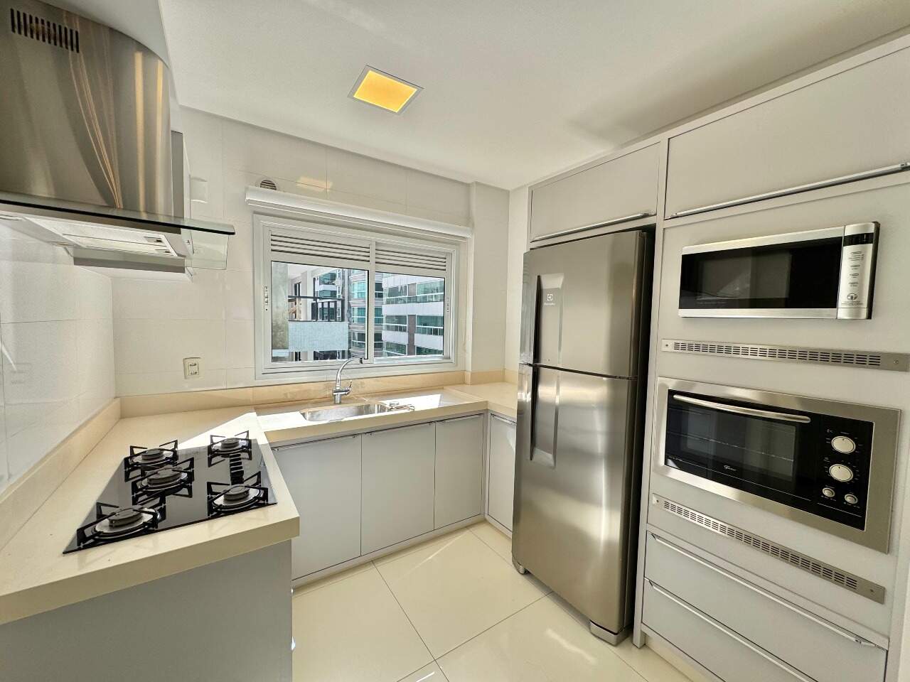 Apartamento à venda no Meia Praia: 