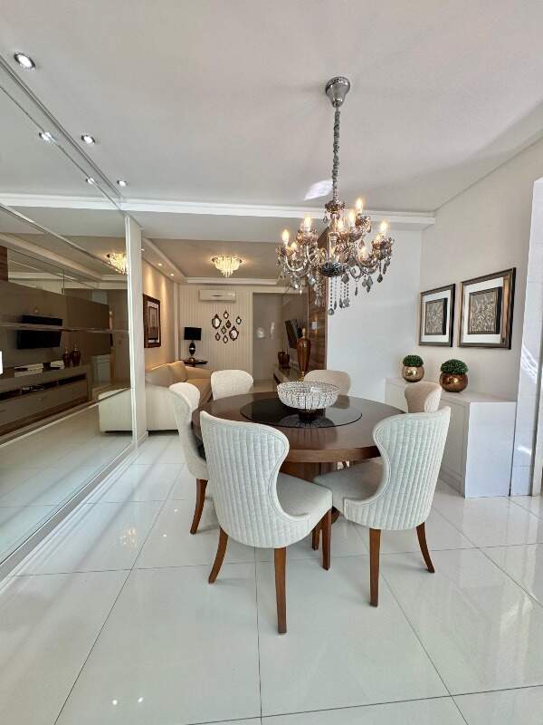 Apartamento à venda no Meia Praia: 