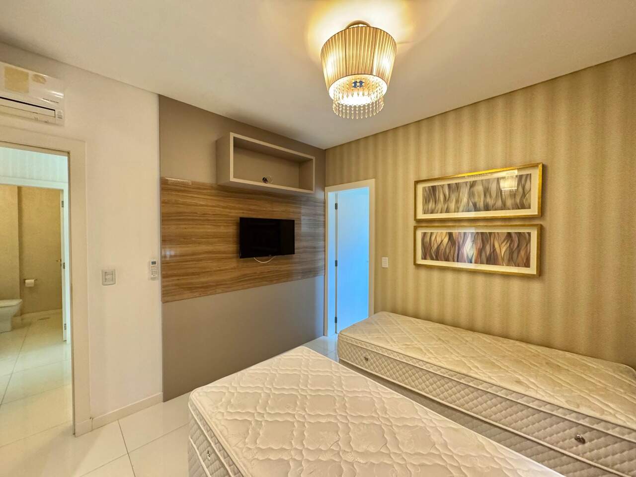 Apartamento à venda no Meia Praia: 