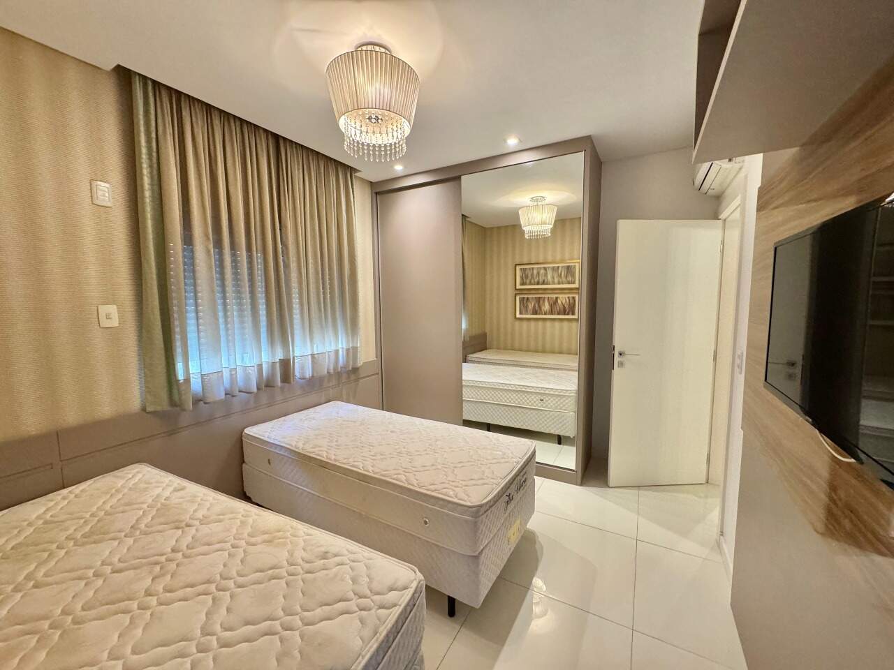 Apartamento à venda no Meia Praia: 