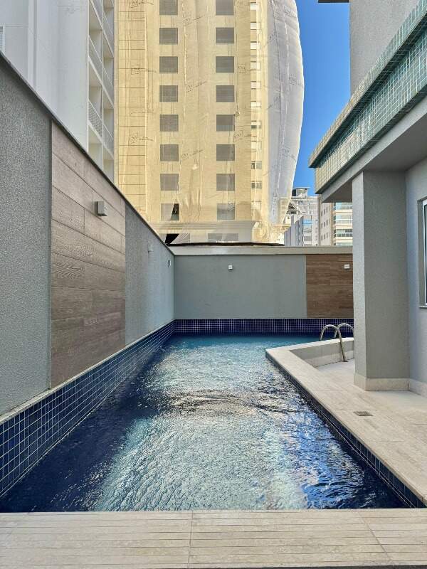 Apartamento à venda no Meia Praia: 
