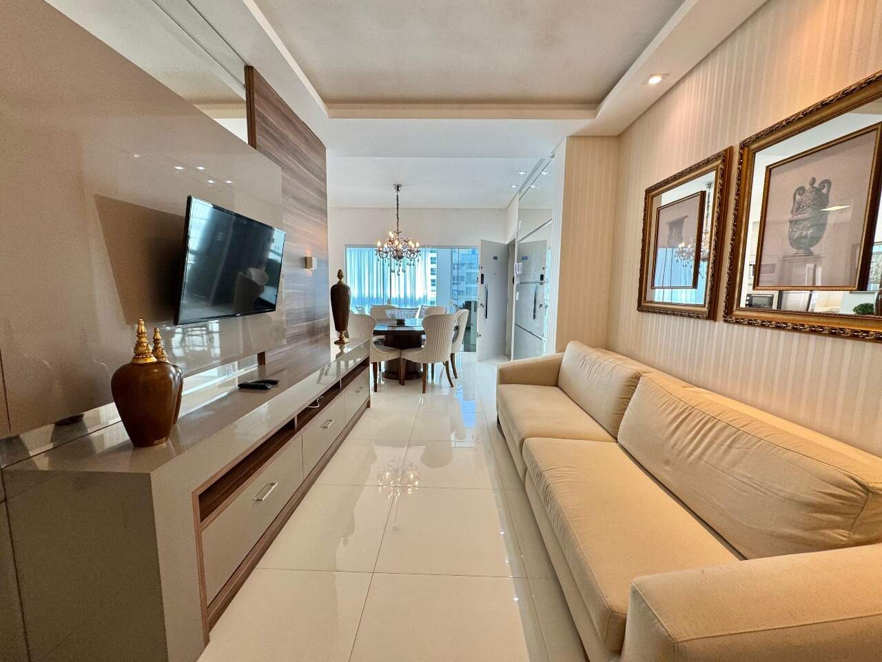 Apartamento à venda no Meia Praia: 
