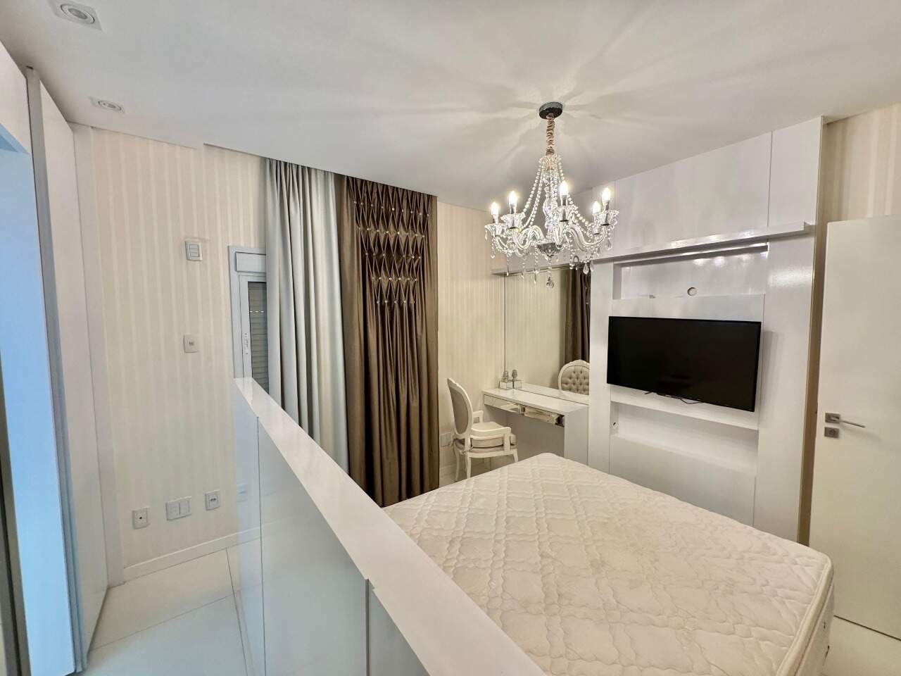 Apartamento à venda no Meia Praia: 