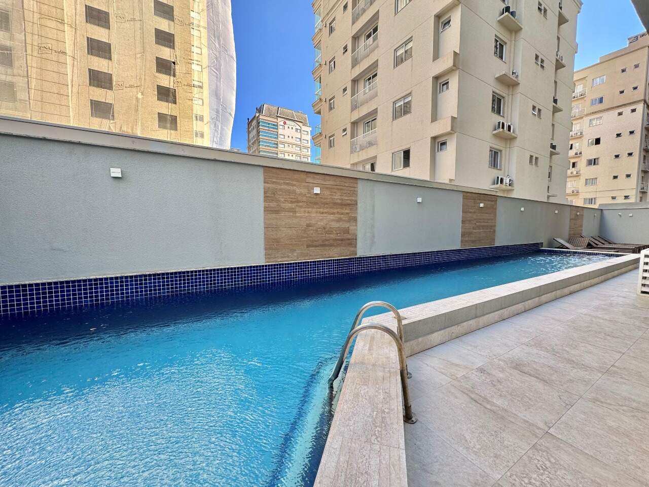 Apartamento à venda no Meia Praia: 