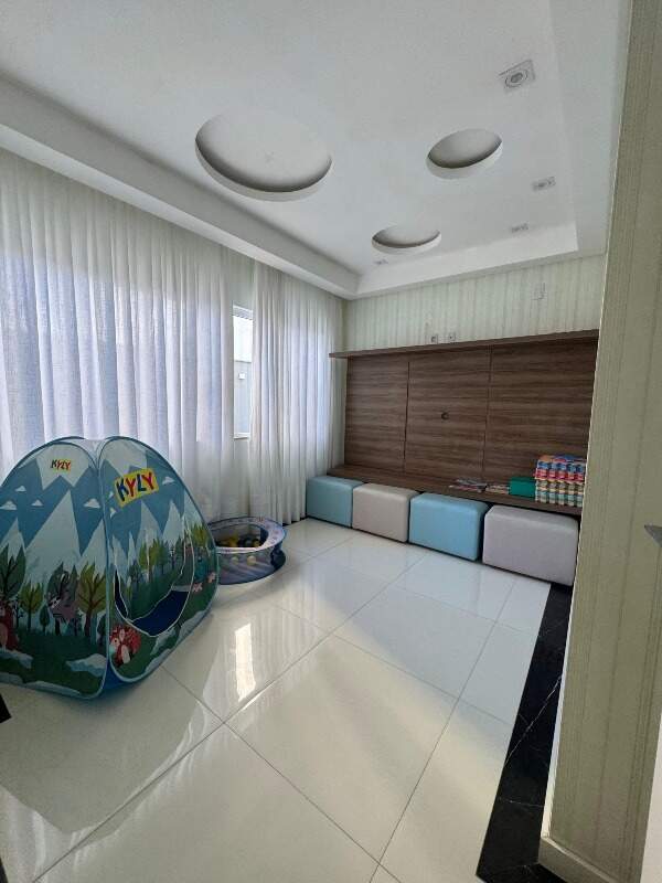 Apartamento à venda no Meia Praia: 