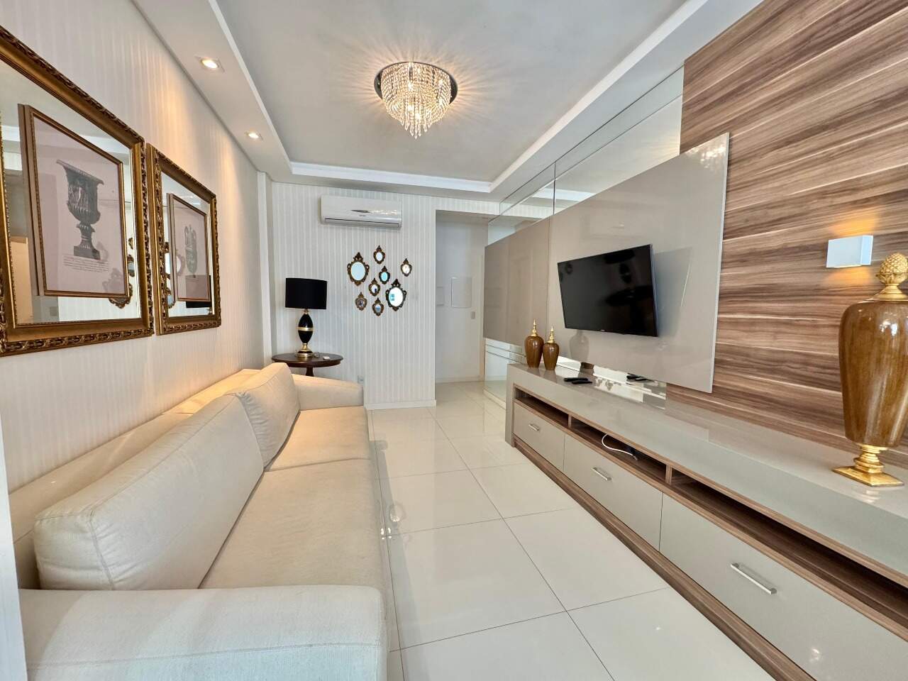 Apartamento à venda no Meia Praia: 