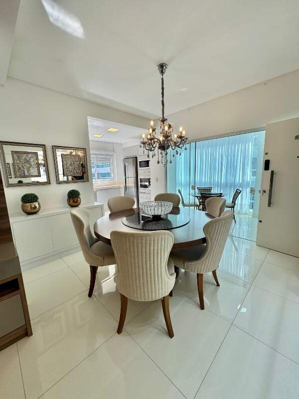 Apartamento à venda no Meia Praia: 