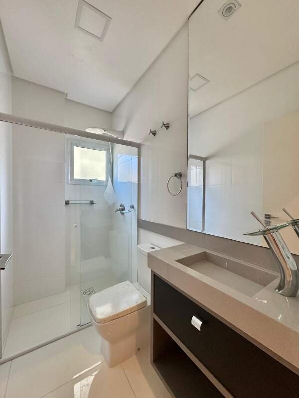 Apartamento à venda no Meia Praia: 