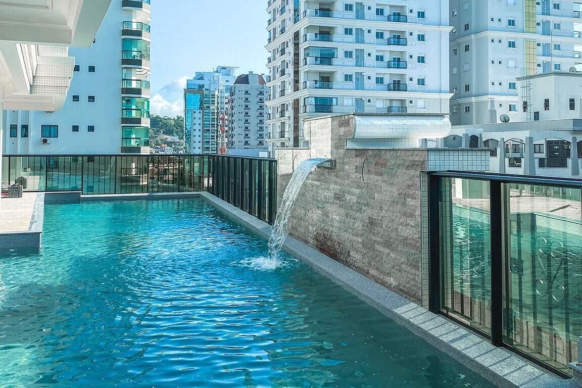 Apartamento à venda no Meia Praia: